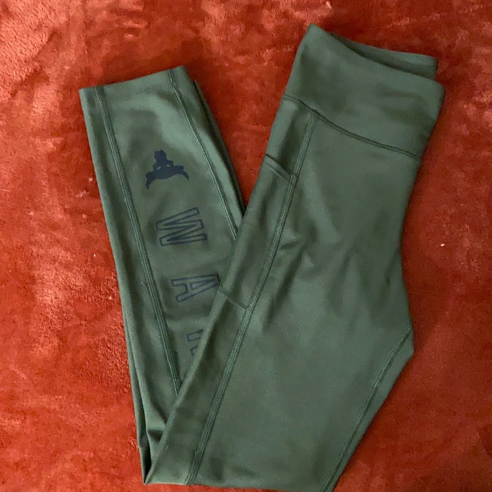 Dark green fitness leggings